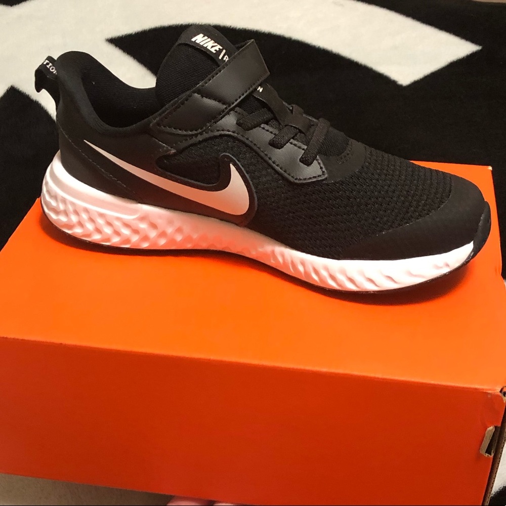 NIKE BOYS SHOES NWT - Picture 4 of 5